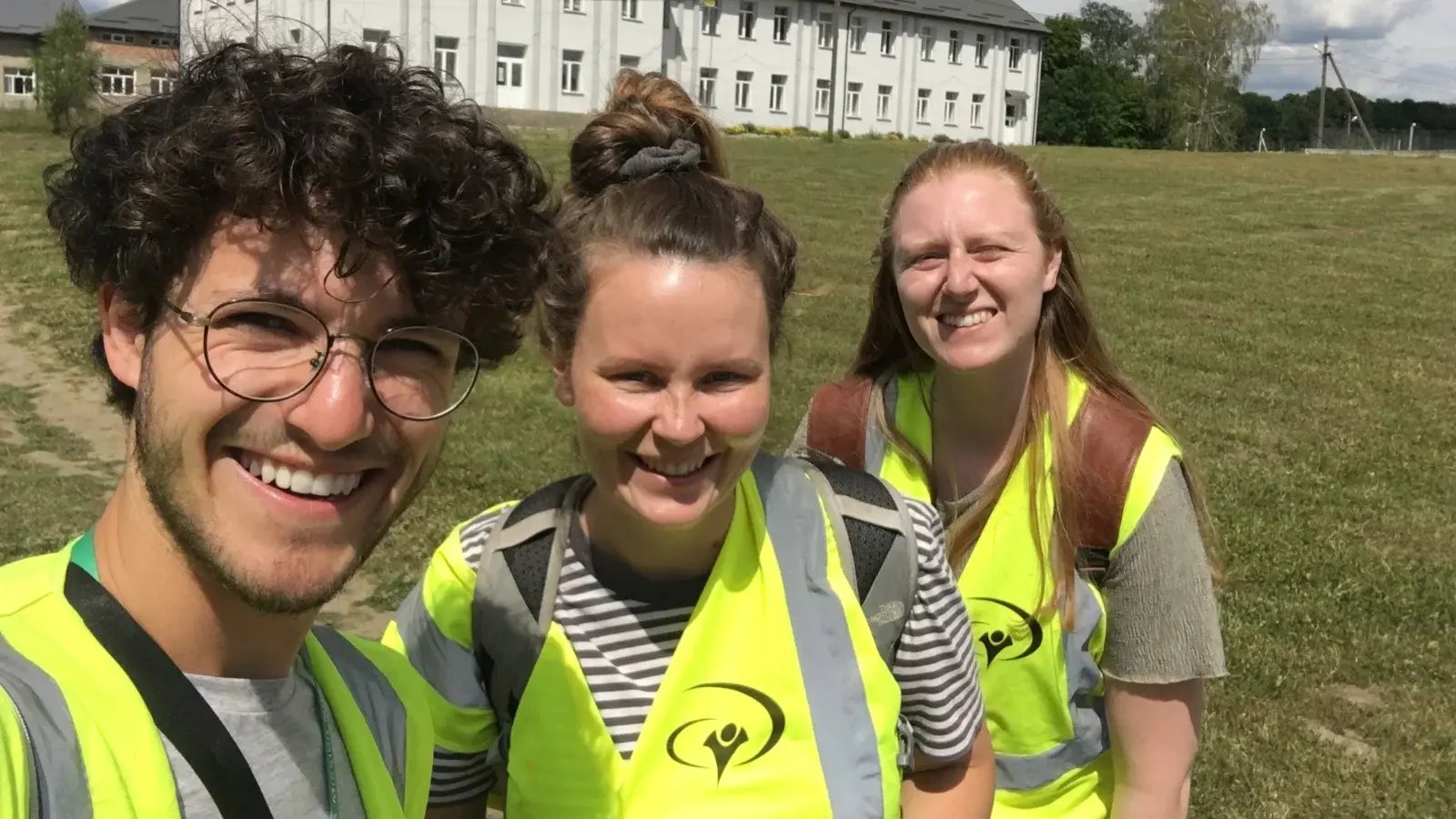 3 Jüngerschaftsschüler, die an der polnisch-ukrainischen Grenze Freiwilligenarbeit leisten